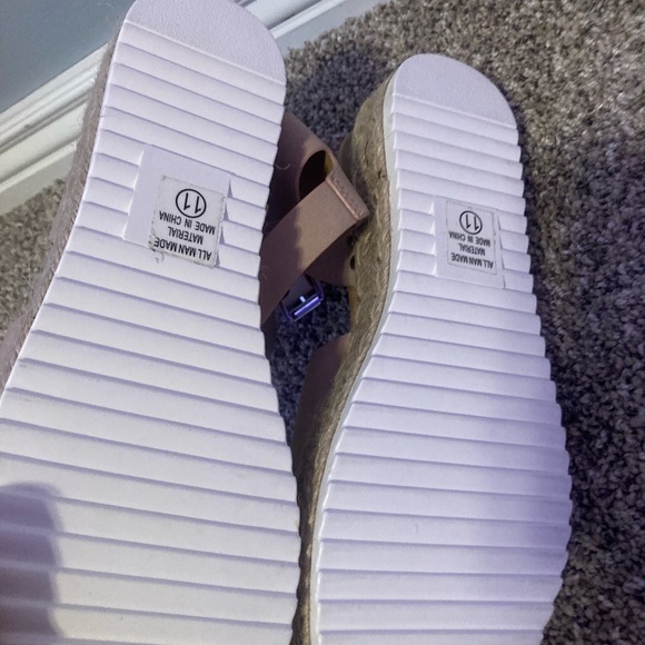 Shoes - Picture 3 of 4